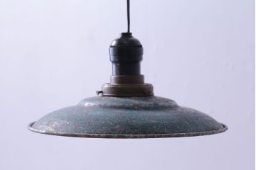ビンテージ　古びた風合いが渋いアルミシェードのペンダントライト(天井照明、吊り下げ照明)