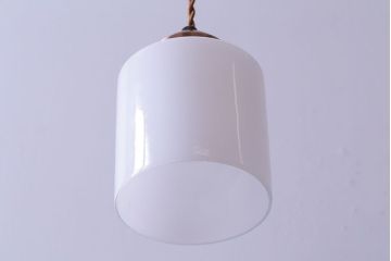 昭和中期　レトロな筒形シェードが愛らしいペンダントライト(天井照明、吊り下げ照明)(1)