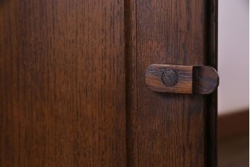 ヴィンテージ家具　イギリスビンテージ　オーク材　素朴な雰囲気漂うカップボード(食器棚、収納棚)(1)