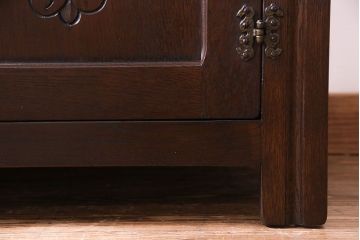 ヴィンテージ家具　イギリスビンテージ　オーク材　素朴な雰囲気漂うカップボード(食器棚、収納棚)(1)