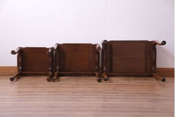 アンティーク家具　イギリスアンティーク　杢目と上品なデザインが美しいネストテーブル(サイドテーブル、カフェテーブル)