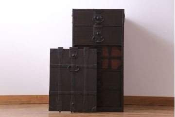 アンティーク家具　和製アンティーク　希少品!重厚な帯金具が印象的なかくし付き帳場箪笥(行商箪笥、船箪笥)