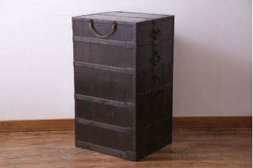 アンティーク家具　和製アンティーク　希少品!重厚な帯金具が印象的なかくし付き帳場箪笥(行商箪笥、船箪笥)