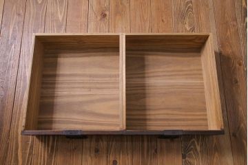 アンティーク家具　和製アンティーク　希少品!重厚な帯金具が印象的なかくし付き帳場箪笥(行商箪笥、船箪笥)