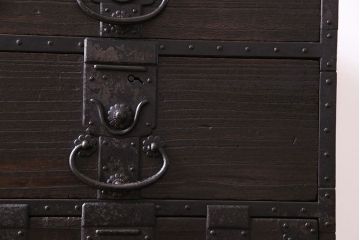 アンティーク家具　和製アンティーク　希少品!重厚な帯金具が印象的なかくし付き帳場箪笥(行商箪笥、船箪笥)
