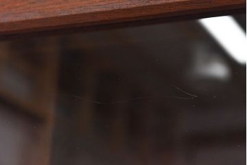 レトロ家具　銀モールガラスがレトロな雰囲気を高める重ね食器棚(水屋収納棚、戸棚)