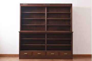 レトロ家具　銀モールガラスがレトロな雰囲気を高める重ね食器棚(水屋収納棚、戸棚)