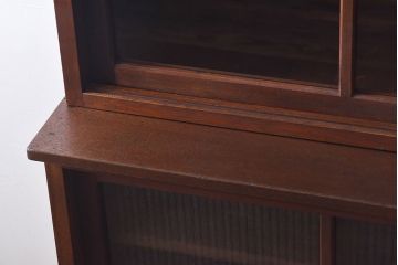 レトロ家具　銀モールガラスがレトロな雰囲気を高める重ね食器棚(水屋収納棚、戸棚)