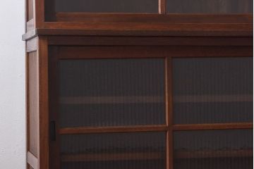 レトロ家具　銀モールガラスがレトロな雰囲気を高める重ね食器棚(水屋収納棚、戸棚)