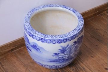 アンティーク雑貨　和製アンティーク　山水図　陽刻が美しい瀬戸火鉢(鉢カバー)