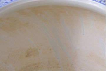 アンティーク雑貨　和製アンティーク　山水図　陽刻が美しい瀬戸火鉢(鉢カバー)
