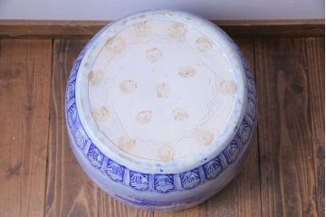 アンティーク雑貨　和製アンティーク　山水図　陽刻が美しい瀬戸火鉢(鉢カバー)