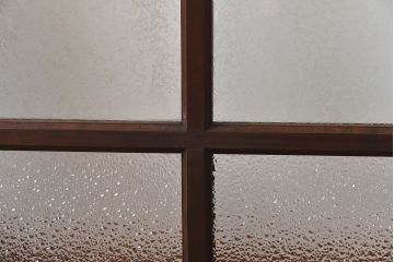 【I様ご成約済】昭和レトロ　ガラスの組み合わせが素敵な窓(ガラス戸、引き戸)2枚セット