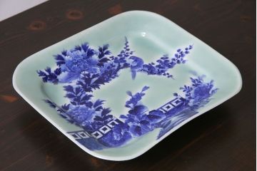 明治大正期　青磁　染付　牡丹梅鳥図角皿(和食器、大皿)