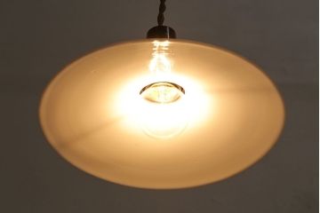 昭和レトロ　清潔感のある白ガラスが魅力のシンプルなペンダントライト(天井照明、吊り下げ照明)(3)