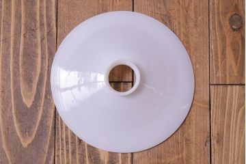 昭和レトロ　清潔感のある白ガラスが魅力のシンプルなペンダントライト(天井照明、吊り下げ照明)(3)