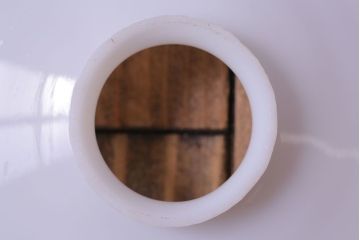 昭和レトロ　清潔感のある白ガラスが魅力のシンプルなペンダントライト(天井照明、吊り下げ照明)(3)