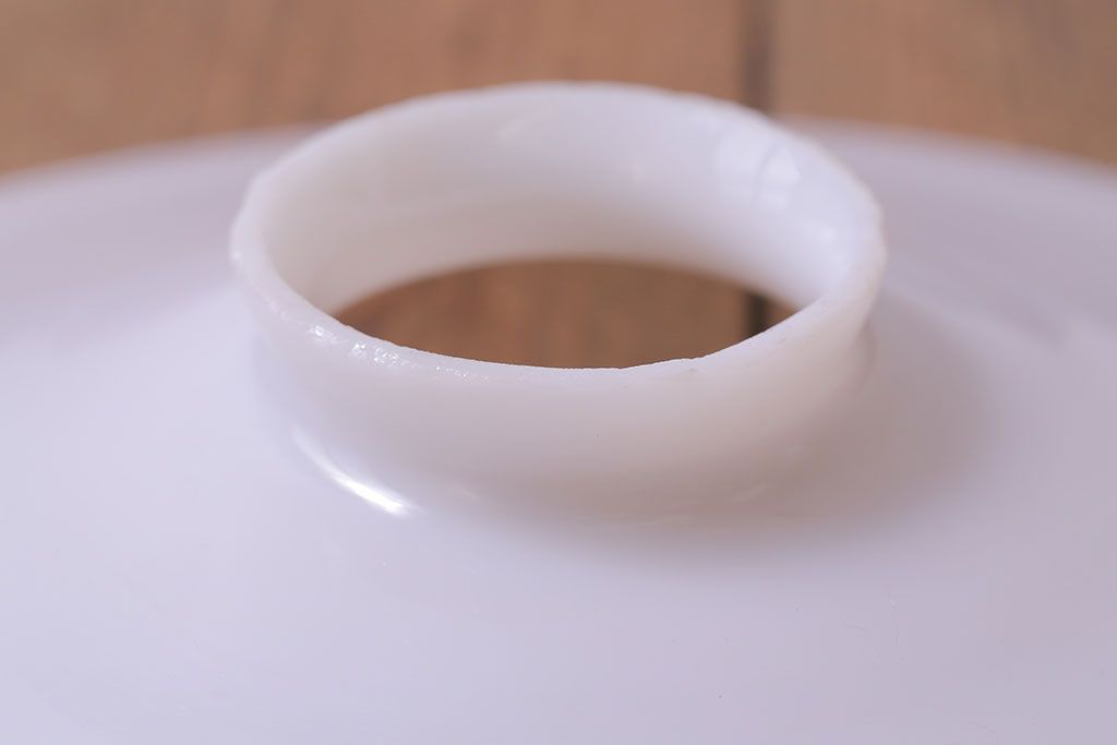 昭和レトロ　清潔感のある白ガラスが魅力のシンプルなペンダントライト(天井照明、吊り下げ照明)(3)