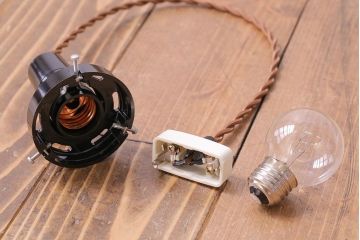 昭和レトロ　清潔感のある白ガラスが魅力のシンプルなペンダントライト(天井照明、吊り下げ照明)(3)