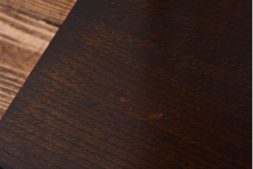 アンティーク雑貨　イギリスアンティーク　ツイストレッグが上品なオーク材のサイドテーブル(花台)