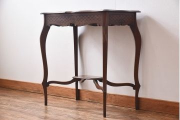 アンティーク雑貨　イギリス家具　ウォールナット材　華奢なシルエットが美しいサイドテーブル(花台)