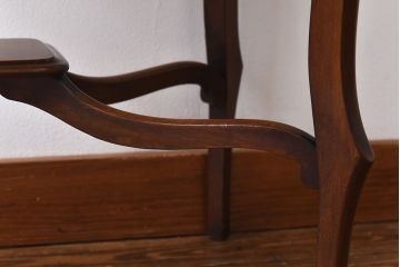 アンティーク雑貨　イギリス家具　ウォールナット材　華奢なシルエットが美しいサイドテーブル(花台)