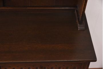 ヴィンテージ家具　イギリスビンテージ　オーク材　アーチ状のデザインが魅力のキャビネット(食器棚、飾り棚)