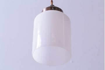 昭和中期　肩の丸みが愛らしいレトロな筒形シェードのペンダントライト(天井照明、吊り下げ照明)