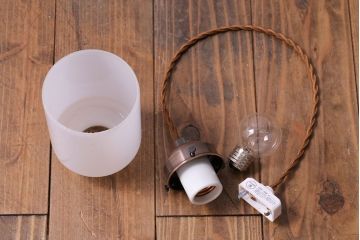 昭和中期　肩の丸みが愛らしいレトロな筒形シェードのペンダントライト(天井照明、吊り下げ照明)