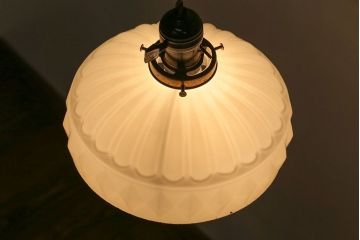 昭和レトロ　モダンなダイヤ柄が目を引くペンダントライト(天井照明、吊り下げ照明)