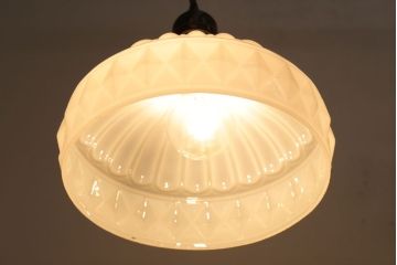 昭和レトロ　モダンなダイヤ柄が目を引くペンダントライト(天井照明、吊り下げ照明)