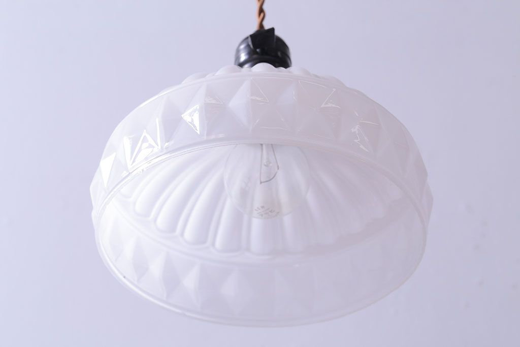 昭和レトロ　モダンなダイヤ柄が目を引くペンダントライト(天井照明、吊り下げ照明)