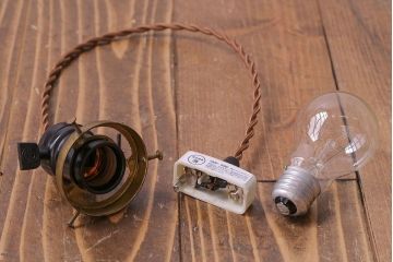 昭和レトロ　モダンなダイヤ柄が目を引くペンダントライト(天井照明、吊り下げ照明)