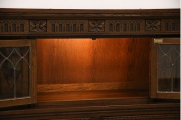 中古　old charm(オールドチャーム) 細かな意匠がおしゃれなアンティーク風カップボード(食器棚、キャビネット)