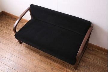 ヴィンテージ家具　ビンテージ　ひと味違ったデザインが魅力のアームソファ(2人掛け、ラブソファ)