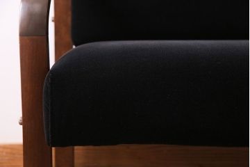 ヴィンテージ家具　ビンテージ　ひと味違ったデザインが魅力のアームソファ(2人掛け、ラブソファ)