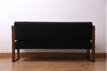 ヴィンテージ家具　ビンテージ　ひと味違ったデザインが魅力のアームソファ(2人掛け、ラブソファ)