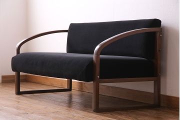 ヴィンテージ家具 ビンテージ ひと味違ったデザインが魅力のアームソファ(2人掛け、ラブソファ)