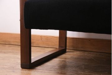 ヴィンテージ家具 ビンテージ ひと味違ったデザインが魅力のアームソファ(2人掛け、ラブソファ)