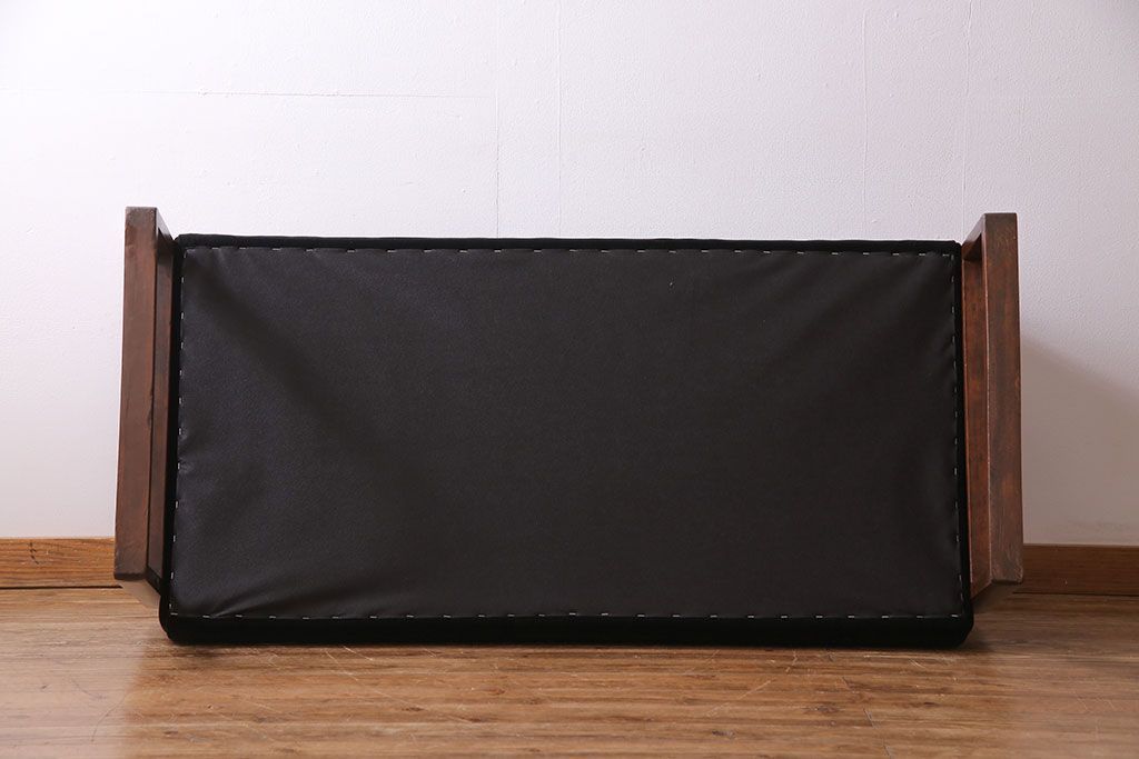 ヴィンテージ家具 ビンテージ ひと味違ったデザインが魅力のアームソファ(2人掛け、ラブソファ)