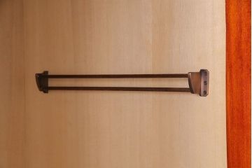 仙台箪笥　渡辺家具店　鏡のような木地呂塗りの上品なワードローブ(洋服ダンス、キャビネット)(定価110万)