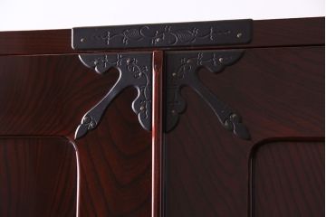 仙台箪笥　渡辺家具店　鏡のような木地呂塗りの上品なワードローブ(洋服ダンス、キャビネット)(定価110万)