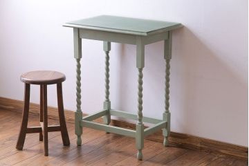 アンティーク雑貨　ペイント家具　ツイストレッグがおしゃれなイギリスビンテージのサイドテーブル(カフェテーブル、花台)