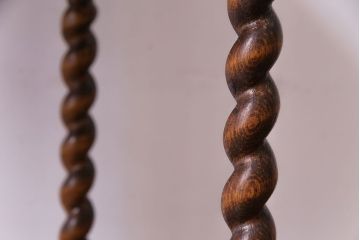 アンティーク雑貨　イギリスアンティーク　飴細工のようなツイストレッグが美しいオケージョナルテーブル(サイドテーブル、カフェテーブル、花台)