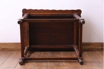 アンティーク雑貨　イギリスアンティーク　飴細工のようなツイストレッグが美しいオケージョナルテーブル(サイドテーブル、カフェテーブル、花台)
