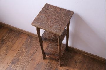 アンティーク雑貨　中古　伝統工芸　日光彫り　大胆な花の彫りが魅力的な飾り棚(花台)