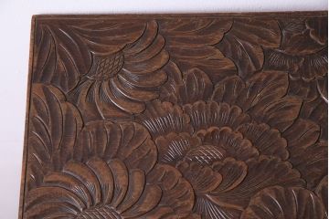 アンティーク雑貨　中古　伝統工芸　日光彫り　大胆な花の彫りが魅力的な飾り棚(花台)