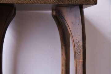 アンティーク雑貨　中古　伝統工芸　日光彫り　大胆な花の彫りが魅力的な飾り棚(花台)
