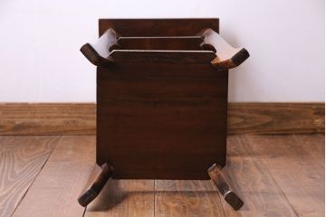 アンティーク雑貨　中古　伝統工芸　日光彫り　大胆な花の彫りが魅力的な飾り棚(花台)