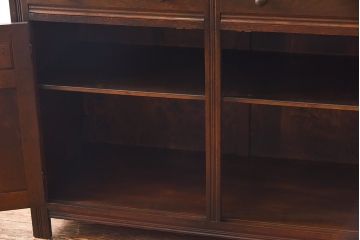 ヴィンテージ家具　イギリスビンテージ　オーク材　素朴な雰囲気が魅力のカップボード(食器棚、飾り棚)